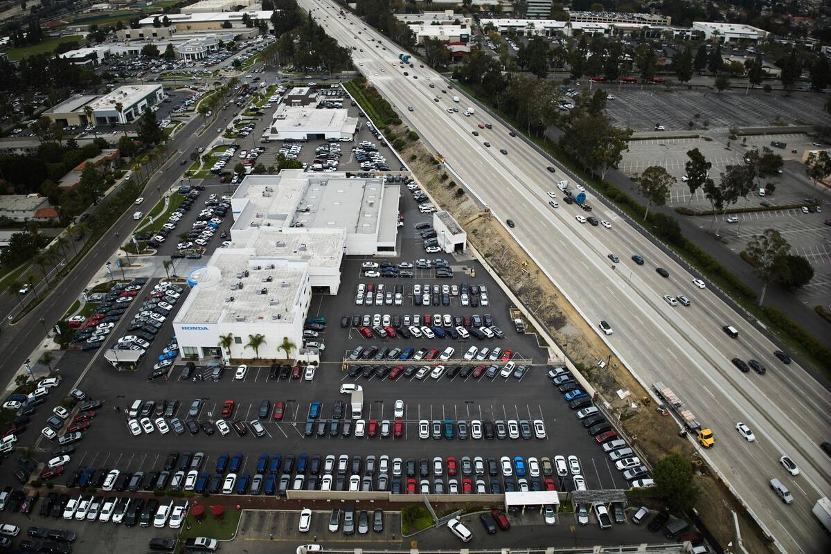 Economista honrado por Trump advierte que aranceles de EEUU dañarán irreparablemente a automotrices