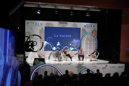 Economistas, CFO y referentes de instituciones financieras públicas y privadas fueron convocados por LA NACION para analizar el rumbo de la economía luego de la corrida cambiaria y el acuerdo con el FMI; cuáles serán los principales desafíos que resta sortear en 2018