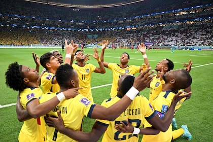Ecuador busca dar el golpe ante Países Bajos y clasificar a octavos de final del Mundial