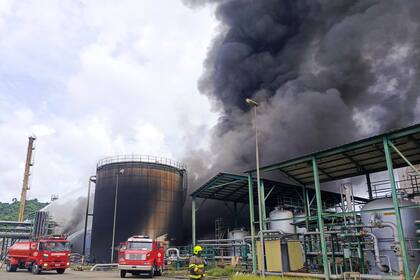 Ecuador declara en emergencia su refinería más importante tras un incendio reciente