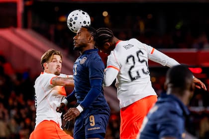 Ecuador empezó perdiendo el amistoso ante Países Bajos y una expulsión tempranera de Denzel Dumfries no le alcanzó más que empatar; luchó y fue mejor, pero no volvió a encontrar el arco.