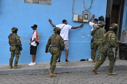 Ecuador es uno de los países de América Latina que ha apelado a los militares en procura de contener una creciente violencia
