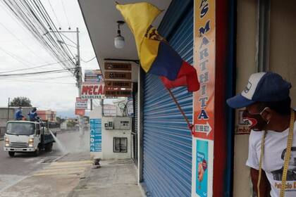 Cortinas cerradas, cuarentenas y barbijos, la actualidad de cada ciudad ecuatoriana