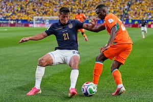 Ecuador tuvo tiros en los palos y mereció más pero Costa de Merfil le anotó un golazo en la última jugada