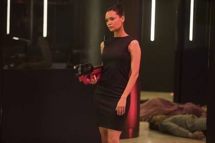 Ed Harris, como el misterioso Hombre de Negro, y Jeffrey Wright, como el filosófico Bernard, ayudante del creador de Westworld