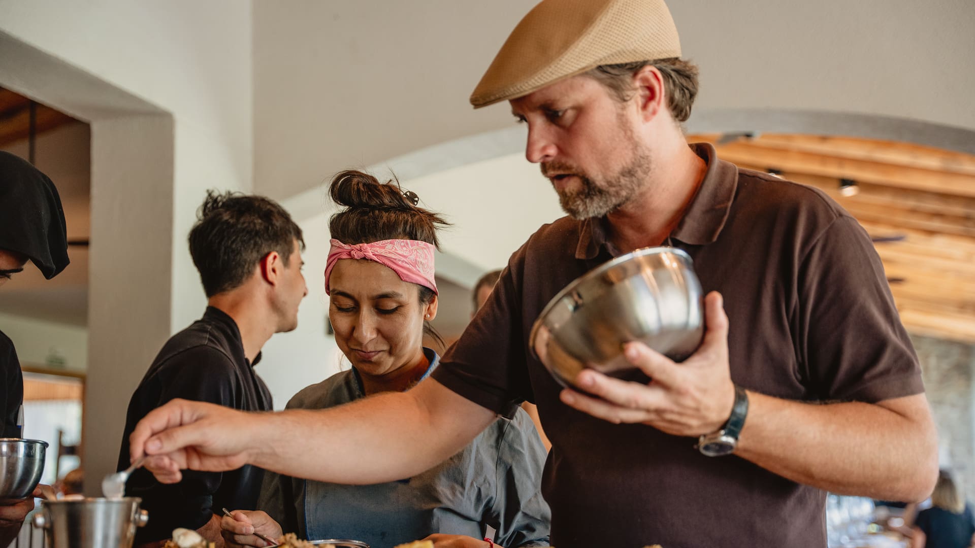 La idea es que las fuentes lleguen del horno a la mesa y que los comensales compartan los platos.