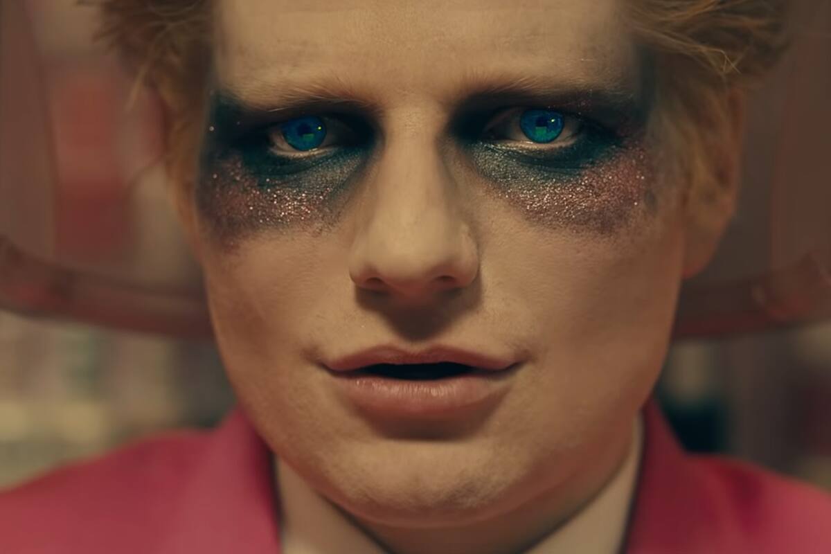 Ed Sheeran, un vampiro moderno, para el videoclip de su nueva canción, "Bad habits"