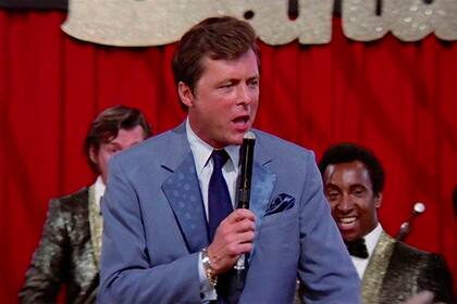 Edd Byrnesjunto a Dinah Manoff en Grease