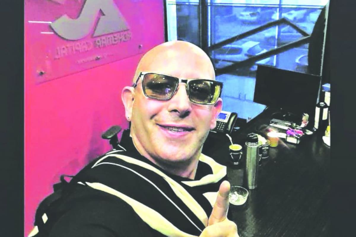 Edgar Adhemar Bacchiani sigue muy activo en las redes sociales; es el CEO de la empresa.