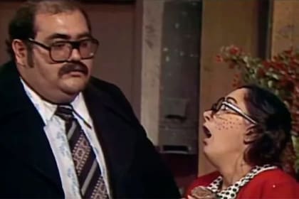 Edgar Vivar y María Antonieta de las Nieves sorprendieron a todos con un inesperado beso en los labios