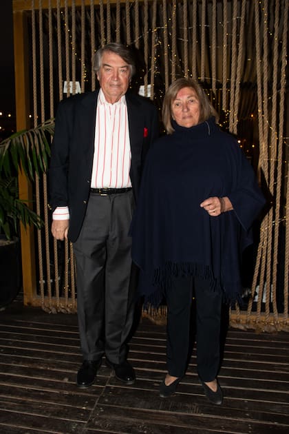 Edgardo Palmero y Silvia Uranga estuvieron desde temprano comprobando que todo en el lugar estuviera preparado para la cena aniversario