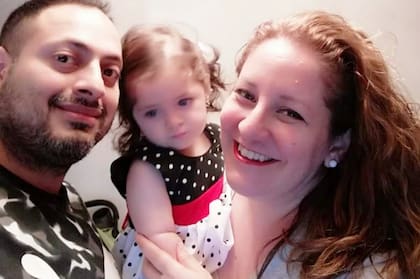 Edgardo, Soledad y su hija, Julieta.