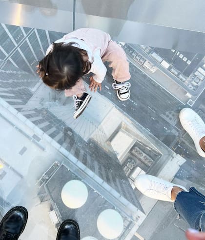 Edge, en Nueva York, tiene una parte del piso de cristal