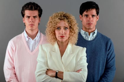 Edie Falco, Miles Gaston Villanueva y Gus Halper protagonizaron la primera temporada de La ley y el orden; hasta el momento, se desconoce quienes formarán parte del elenco de la temporada 21