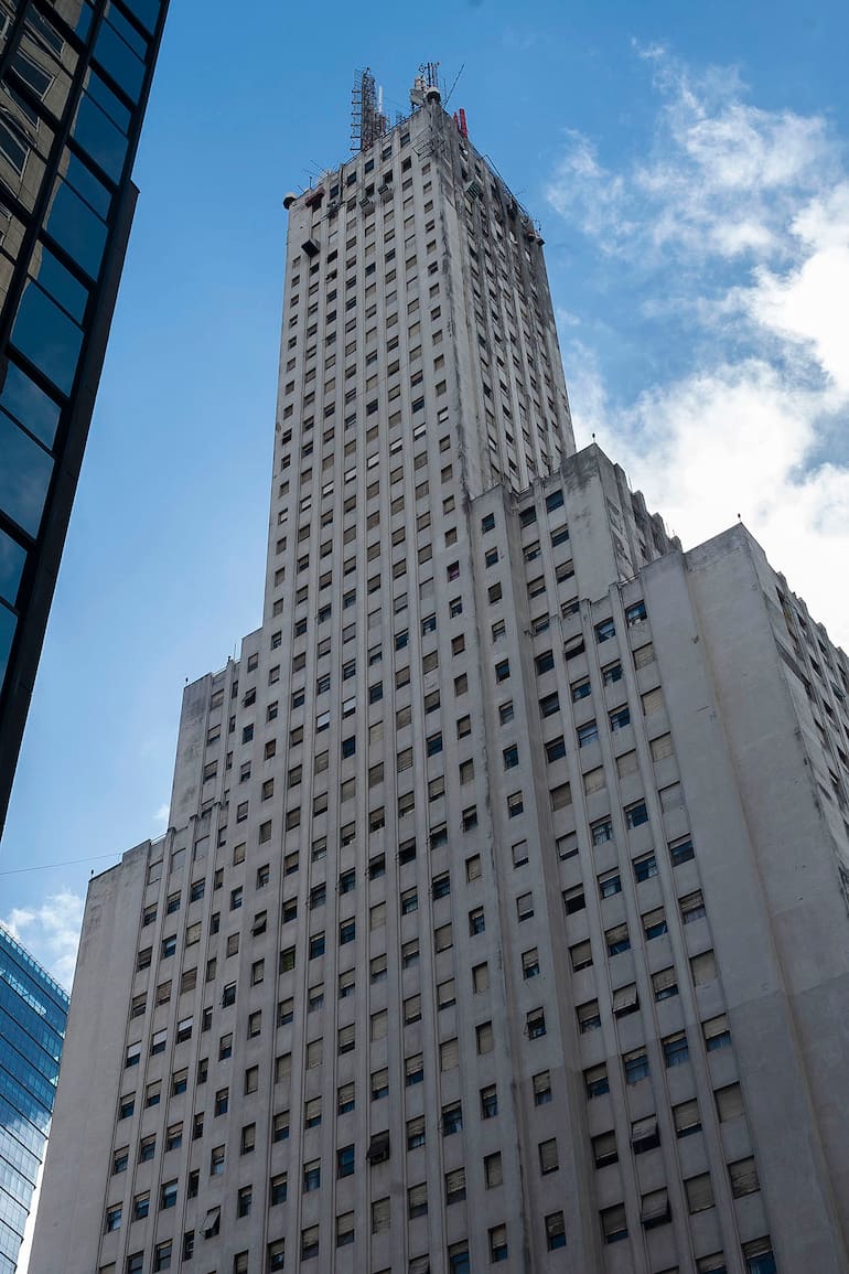 Edificio Alas y Edificio Alea en Leandro N. Alem 719/731