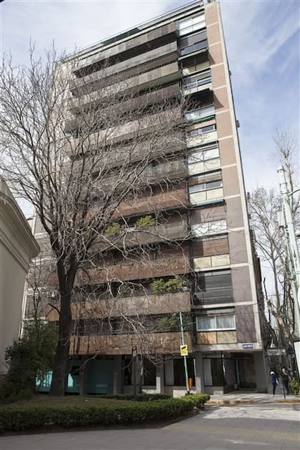 Edificio de estilo internacional (Schiaffino y Posadas)