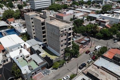 Edificio de la calle Plata al 600, en Santiago del Estero, objeto de una denuncia por una presunta estafa inmobiliaria