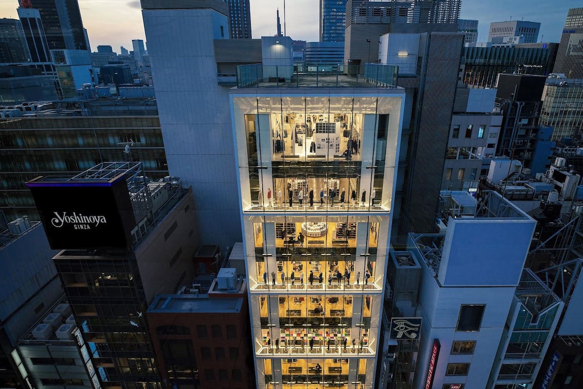 Edificio de Uniqlo. Foto: The Economist.