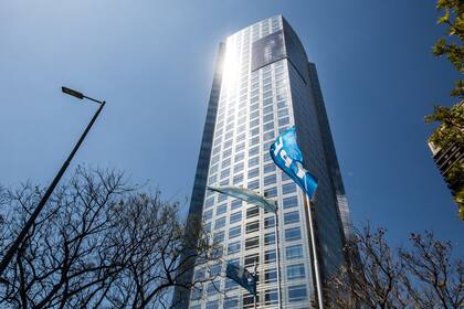 Edificio de YPF Yacimientos Petrolíferos Fiscales Machaca Güemes, Puerto Madero, Buenos Aires