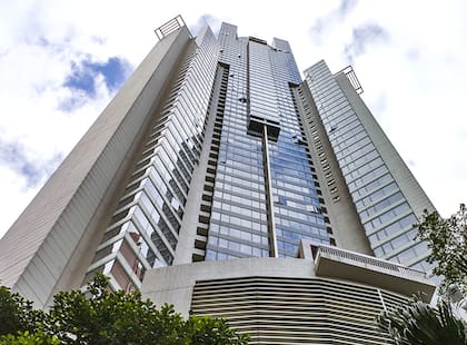 Lucidi, de 30 años, se encontraba en el complejo Tregunter Tower cuando aparentemente se precipitó desde una cornisa