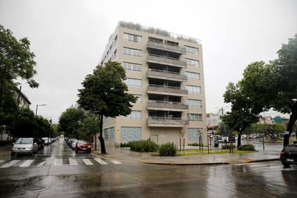 Edificio sobre la calle Tomás Le Breton al 4200