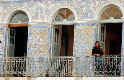 Edificios con antiguos azulejos en la ciudad de São Luís.
