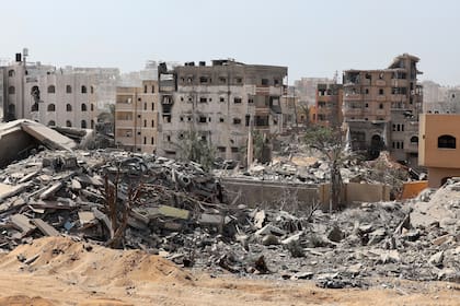 Edificios dañados y destruidos por la guerra en las cercanías del Hospital de Campaña Jordano en Ciudad de Gaza, el viernes 3 de octubre de 2025. (Jack Guez/Pool Photo vía AP)