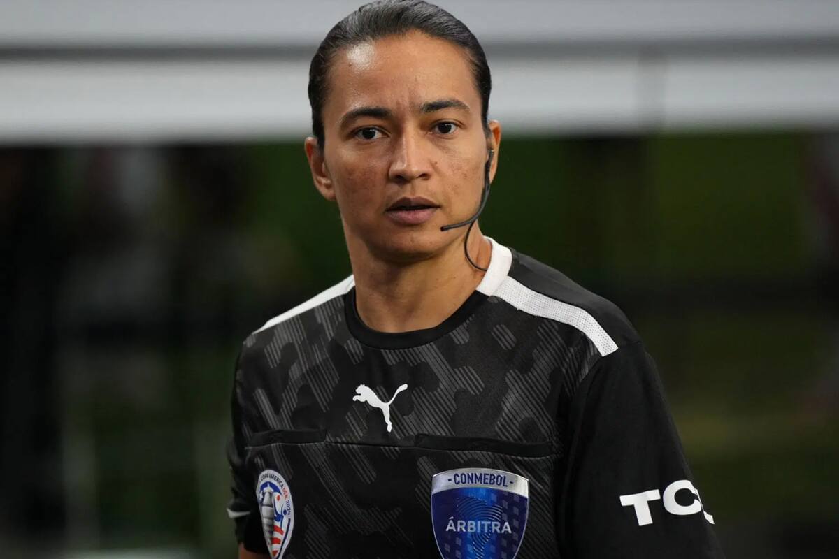 Edina Alves se convertirá este lunes en la primera mujer en arbitrar un partido de la Copa América masculina