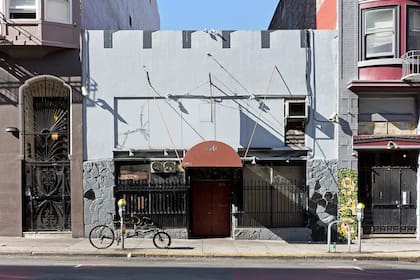 Edinburgh Castle, ubicado en el barrio Tenderloin de San Francisco, cerró sus puertas tras el embargo de su edificio