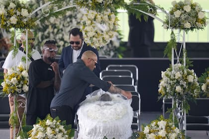 Edinho, hijo de Pelé, durante el velatorio de su padre