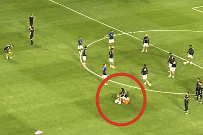 La indignación de los hinchas de Boca con Cavani por su entrada en calor antes del partido frente a Platense