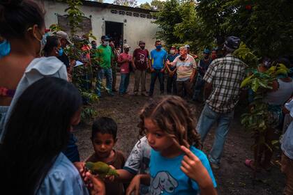 Edito Hidalgo lidera una reunión en Urachiche
