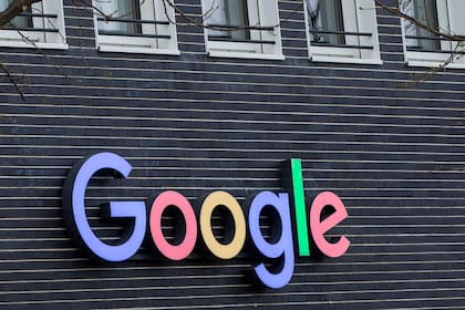 Editores europeos denuncian a Google ante la UE por sus resúmenes con IA