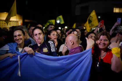 Edoardo Bolsonaro, Marra y Villaroel