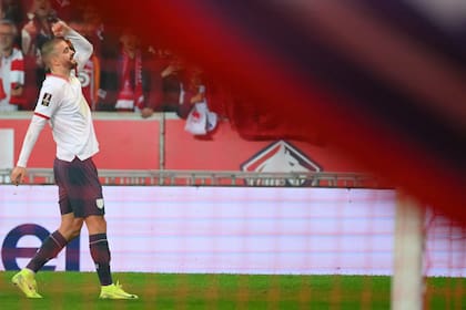 Edon Zhegrova celebra tras marcar el primer gol de Lille ante Rennes en la liga francesa, el domingo 24 de noviembre de 2024. (AP Foto/Matthieu Mirville)