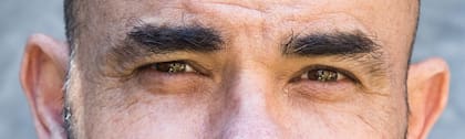 La pregunta de sus ojos: "Es mucho más difícil pregonar la duda que la certeza. Es mucho más difícil vivir la incertidumbre que levantar equis bandera. Yo no sé. Prefiero dudar".