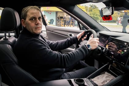 Eduardo Aizenberg está a volante de una de las primeras unidades enchufables