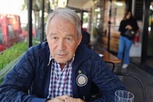 Eduardo Anzarda hoy, a los 75 años. Cuando tenía 21 y unos pocos partidos en la primera de River, saltó al Real Madrid