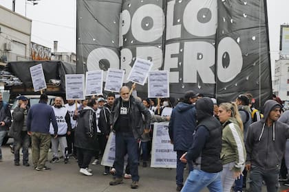 Eduardo Belliboni, al frente del Polo Obrero, marcha de Puente Saavedra a la Quinta de Olivos