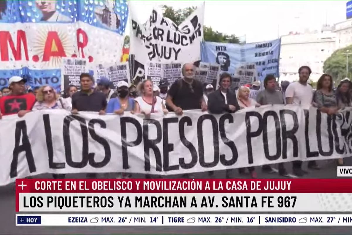 Eduardo Belliboni encabeza la movilización, hoy, en el centro porteño