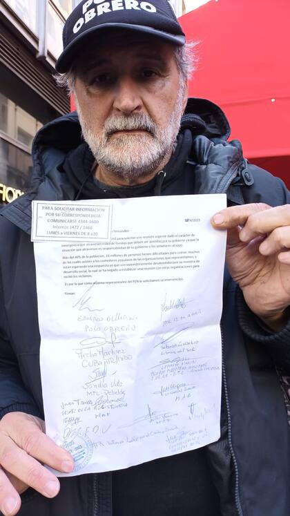 Eduardo Belliboni, hoy, al entregar el petitorio en la Casa Rosada