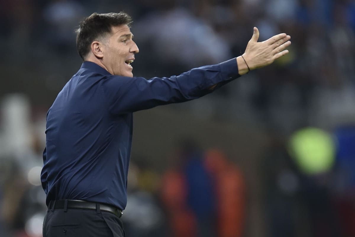 Eduardo Berizzo dirigiendo a Paraguay en la Copa América de Brasil