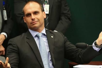 Eduardo Bolsonaro avanza en su intención de repudiar al presidente electo por haber expresado apoyo a Lula da Silva