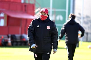 El "enmascarado": Chacho Coudet dirigió la primera práctica de Inter en Brasil