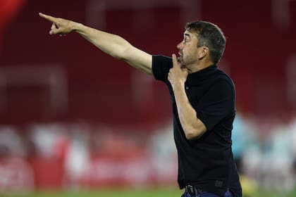 Eduardo 'Chacho' Coudet vive a pleno cada partido como DT; de a poco le imprime a River su identidad