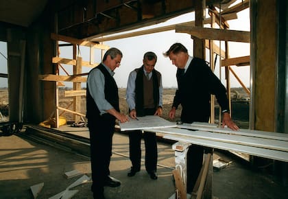 Eduardo Costantini en una de las primeras construcciones de Nordelta