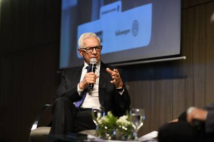 Eduardo Costantini expuso ante empresarios en la Bolsa de Comercio de Córdoba.