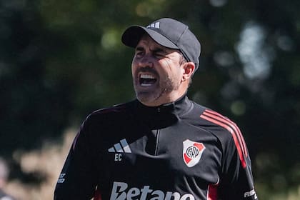 Eduardo Coudet en el entrenamiento en River