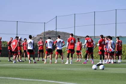 Eduardo Coudet habla con el plantel de River; será una semana donde se darán muchas charlas