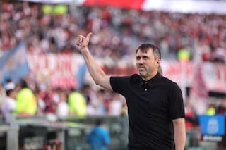 Coudet se mostró feliz por el nivel de un jugador resistido e hizo una broma por el platinado de Subiabre